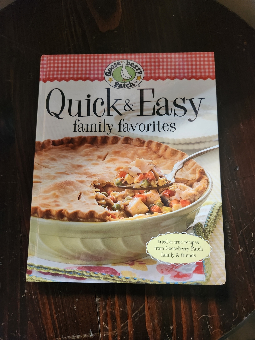 Quick & Easy Family Favorites Cookbook Gooseberry Patch - Cream Cover